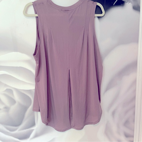 Lululemon lightweight split back training top, NWOT, size XL - Picture 2 of 4